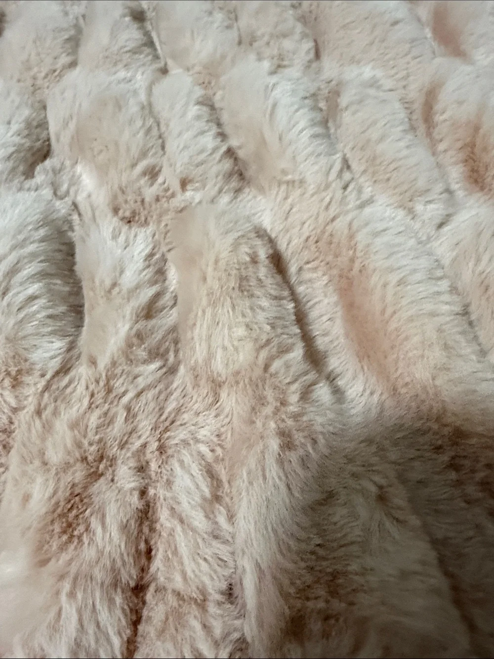 lola Plush Throw Blanket in Pale Pink